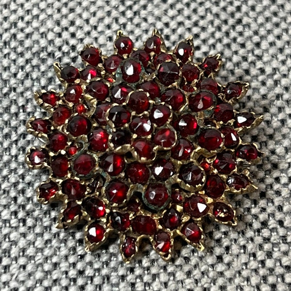 Antique Bohemian Victorian Garnet Rose Cut Stones Tiered Circle Starburst Brooch Pin, c. 1890s