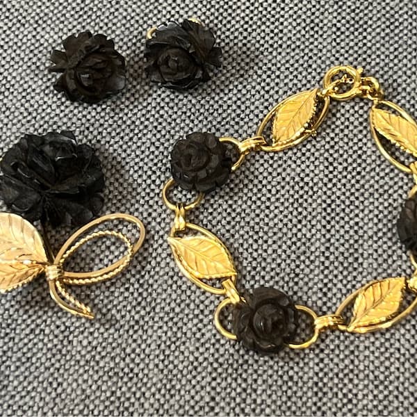 Five Piece Vintage Krementz Signed 14K Gold Filled Leaves & Carved Flower Brooch, Earrings, and Bracelet, c. 1960s