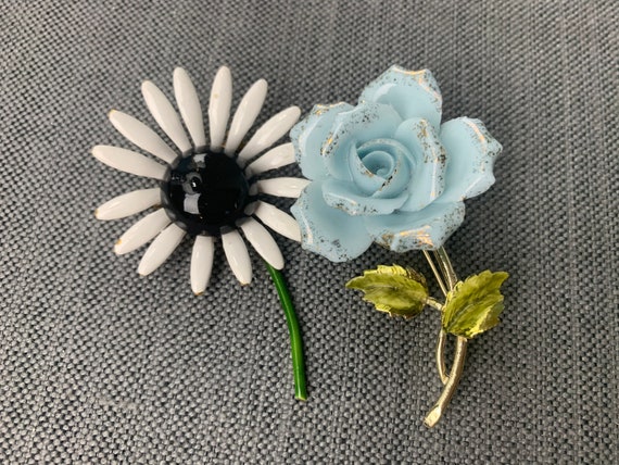 Two Vintage Flower Brooches Original by Robert En… - image 5