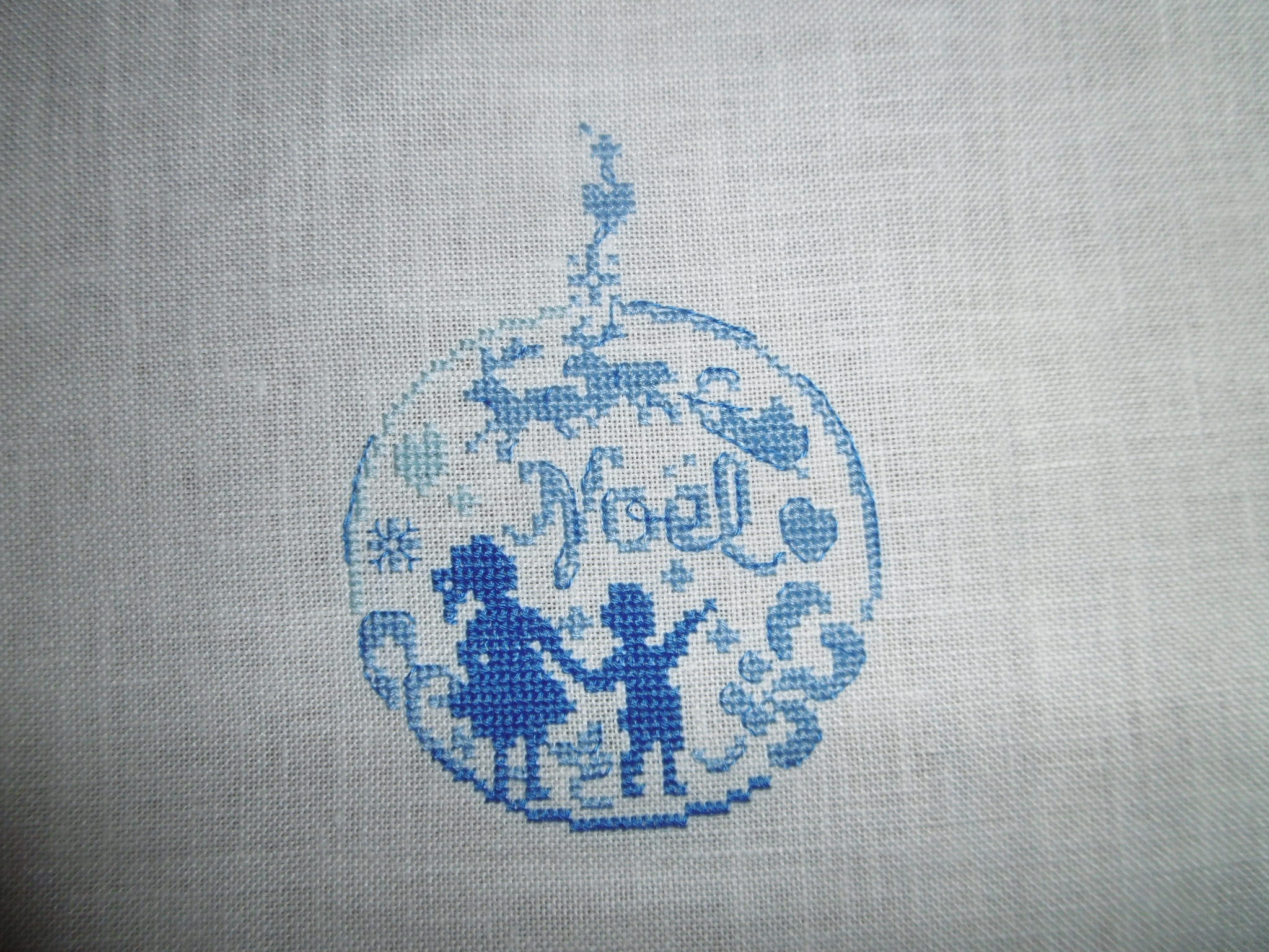 Broderie au point de croix Boule de Noël d'après | Etsy