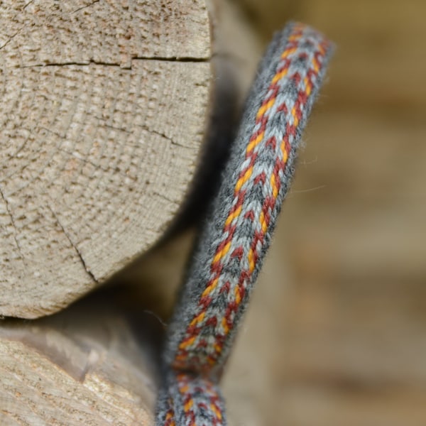 Garniture tissée à la main / Tresse tissée en tablettes / Tissage de cartes / Ceinture pour reconstitution / Avec houppes / Gris jaune rouge / Galon en pure laine / Lanière de 18 mm