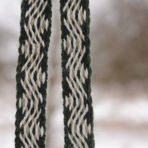 Handwoven belt / Tablet woven braid / Medieval woolen trim / Ladies belt / Viking tablet weaving / Medieval art / Green white / 18 mm strap image 5