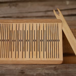 Double slotted, 11 slots, OAK,  Slotted Pick-Up Rigid Heddle, 58 Warp Threads, 11 Pattern Thread Slots, Oak wood, band weaving, belt weaving
