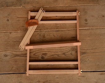 Wooden Weaving Frame Loom – 45×36 cm Beech Wood | Easy Assembly | 2 Shuttles + Combs Included | Tapestry & Frame Weaving