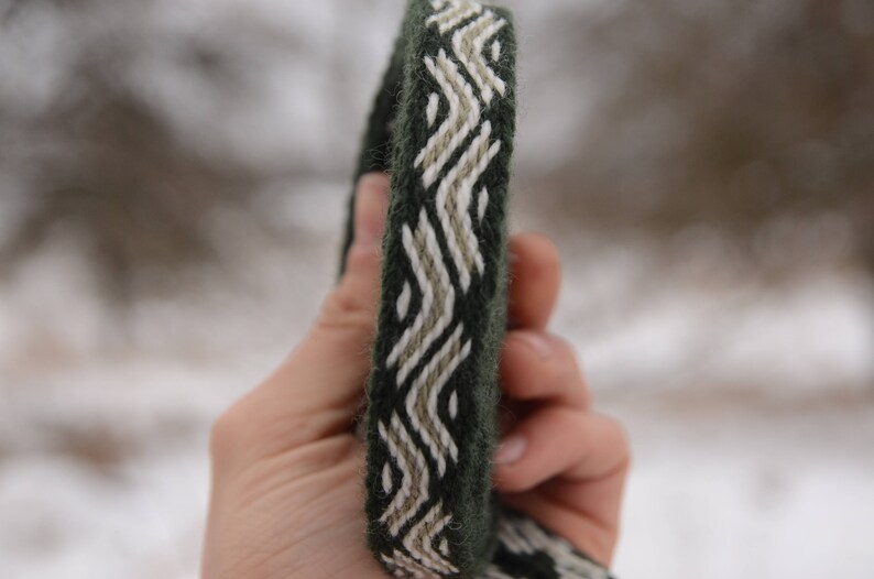 Handwoven belt / Tablet woven braid / Medieval woolen trim / Ladies belt / Viking tablet weaving / Medieval art / Green white / 18 mm strap image 3