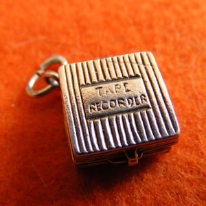 Silber Charm Tonbandgerät Öffnet sich zum Aufnehmen der Bänder - Charms Anhänger 925 Vintage Sterling (D)