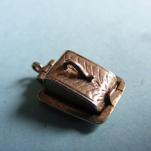 Nuvo Vintage Sterling Silver charm Cheese Dish opens to a mouse eating a chunk of cheese (R)