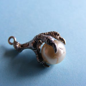 Breloque vintage en argent sterling Griffe de dragon avec pendentif à breloques orbe de fausses perles 925 (P)
