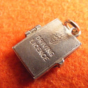 C) Nuvo Vintage Sterling Silver Charm Charms Rijbewijs opent voor papieren