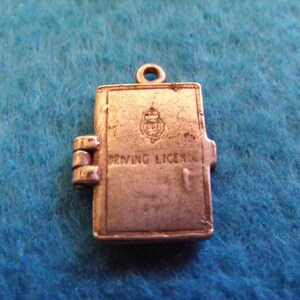 D) Nuvo Vintage Sterling Silver Charm Charms Rijbewijs opent voor papieren