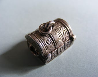 Vintage Sterling Silver charm Pirates Treasure Chest opens (N)