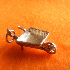 Q) Vintage Sterling Silver Charm Wheel Barrow