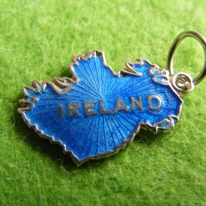 N) Vintage Sterling Silver Charm Charms Enamelled map of Ireland