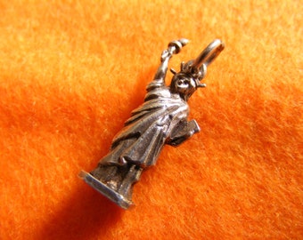 E) Vintage Sterling Silver Charm Statue of Liberty