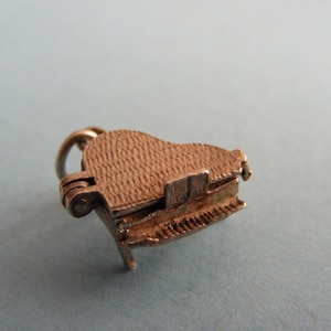 Nuvo Vintage Sterling Silver charm Piano opens to reveal the strings (C)