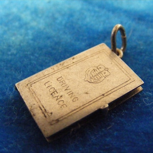 F) Vintage Sterling Silver Charm Charms Rijbewijs opent naar papieren