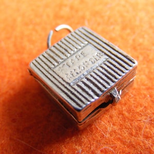 J) Vintage Sterling Silber Charm Tonbandgerät öffnet sich