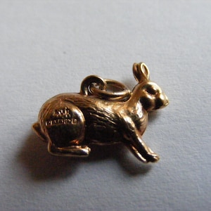 Vintage 9ct Gold charm Puffed Rabbit 375 pendant charms