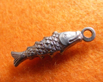 Q) Vintage Sterling Silver Charm Fish