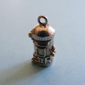 Vintage Sterling Silver charm Royal Mail Elizabeth ER Post box opens Charms Pendant 925 (B)