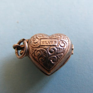 Ciondolo vintage in argento sterling con ciondolo a forma di cuore che si apre agli amanti 925 (B)