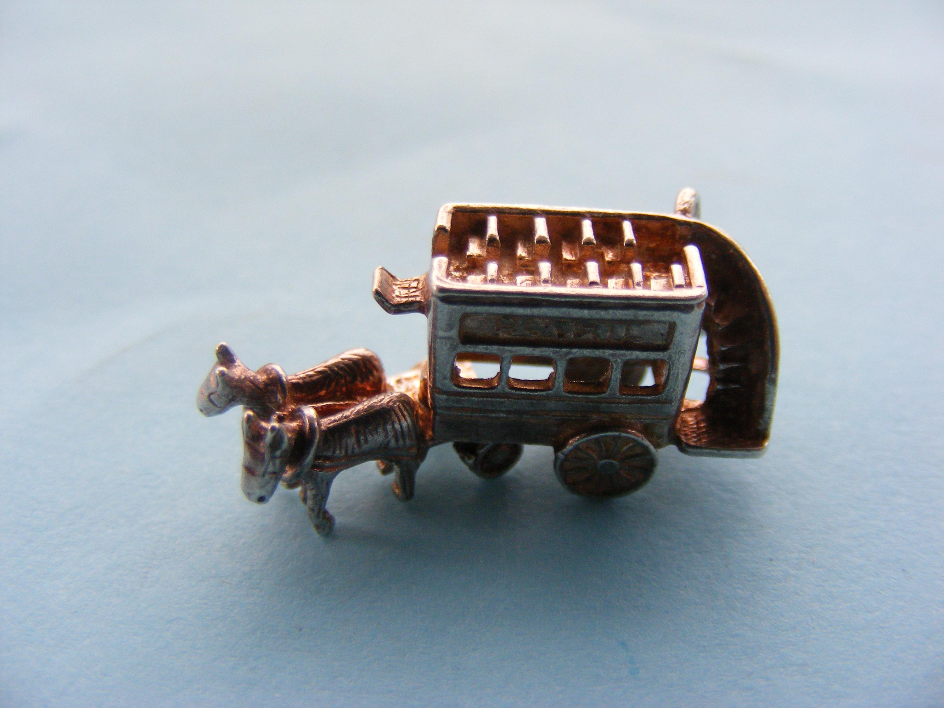 Silver925 ビンテージ ミニチュア 小物 馬車 ヨーロッパ Vintage Sterling Silver Charm Bus Pulled by Horses, Moving (B) - Etsy