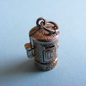Vintage Sterling Silver Royal Mail Post Box Charm: Opens to Postman (Q)