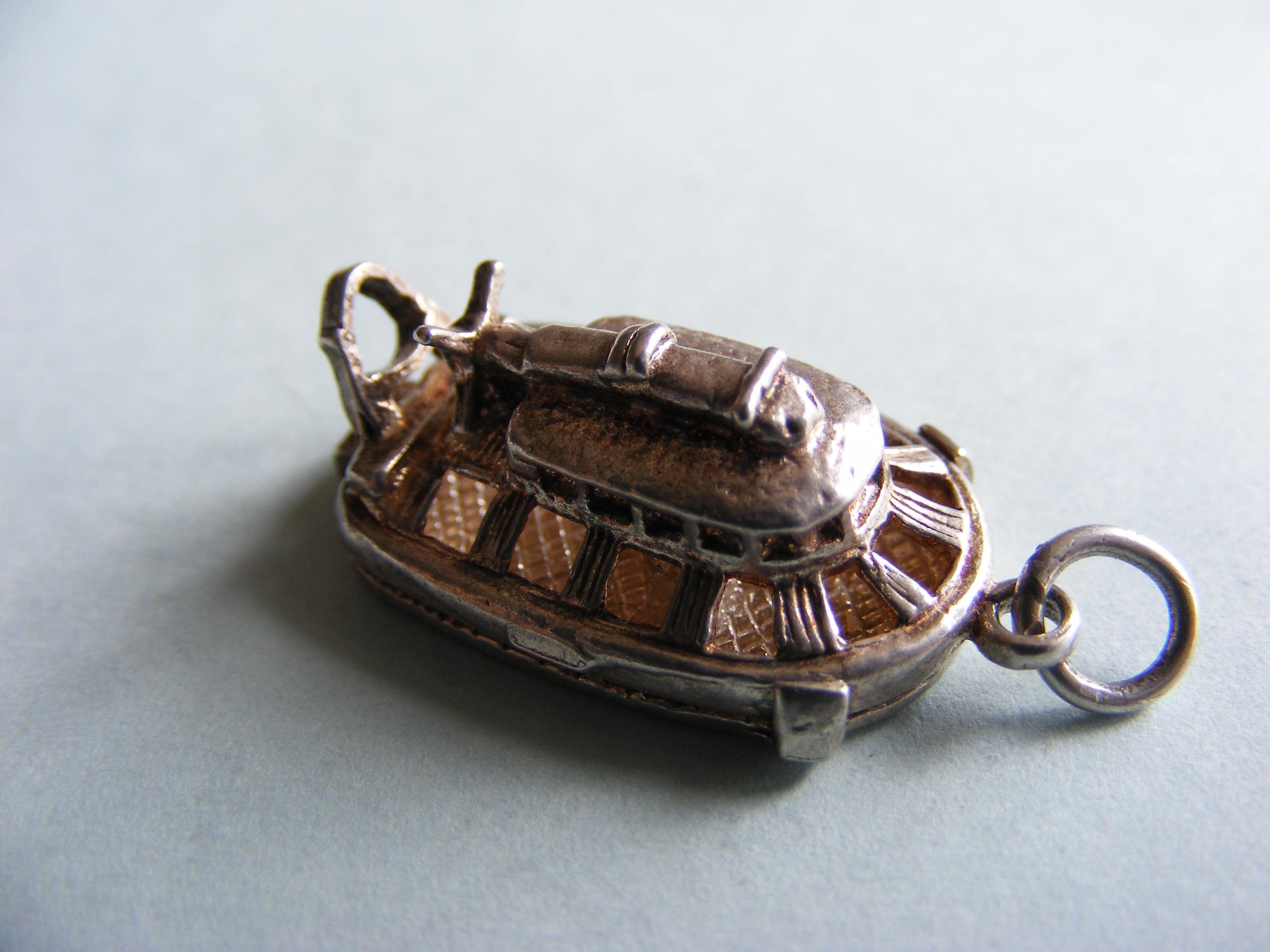 ヴィンテージスターリングシルバービートルチャーム：船長に開かれる