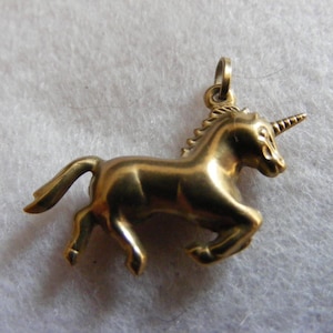 Vintage 9ct gold Puffed Unicorn charm pendant charms 9k 375