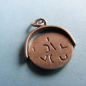 Srebrny wisiorek w kształcie spinnera I Love You (H)