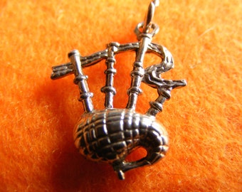 A) Vintage Sterling Silver Charm Scottish bagpipes