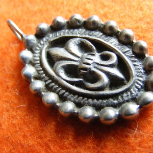 Charm vintage de plata de ley con flor de lis mexicana - charms colgantes 925 (Z)
