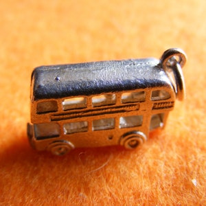 Q) Vintage Sterling Silver Charm Double decker bus opens to a bell