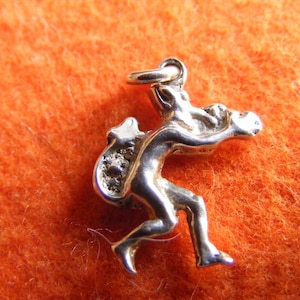 Srebrny wisiorek Mystical Imp, mały diabełek - zawieszka charms 925 (Z)