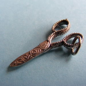Vintage Sterling Silver charm Ornate opening scissors charms 925 pendant  (O)