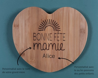Bonne Fête Maman , en Bambou, 24x23 cm, gravée , modèle "coeur", présentation, apéritif, charcuterie, fromage