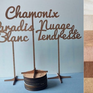 Table names on wooden stand, personalized, Fred font