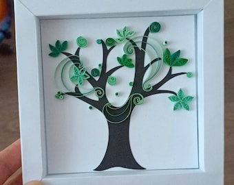 Arbre quilling dans un cadre en papier