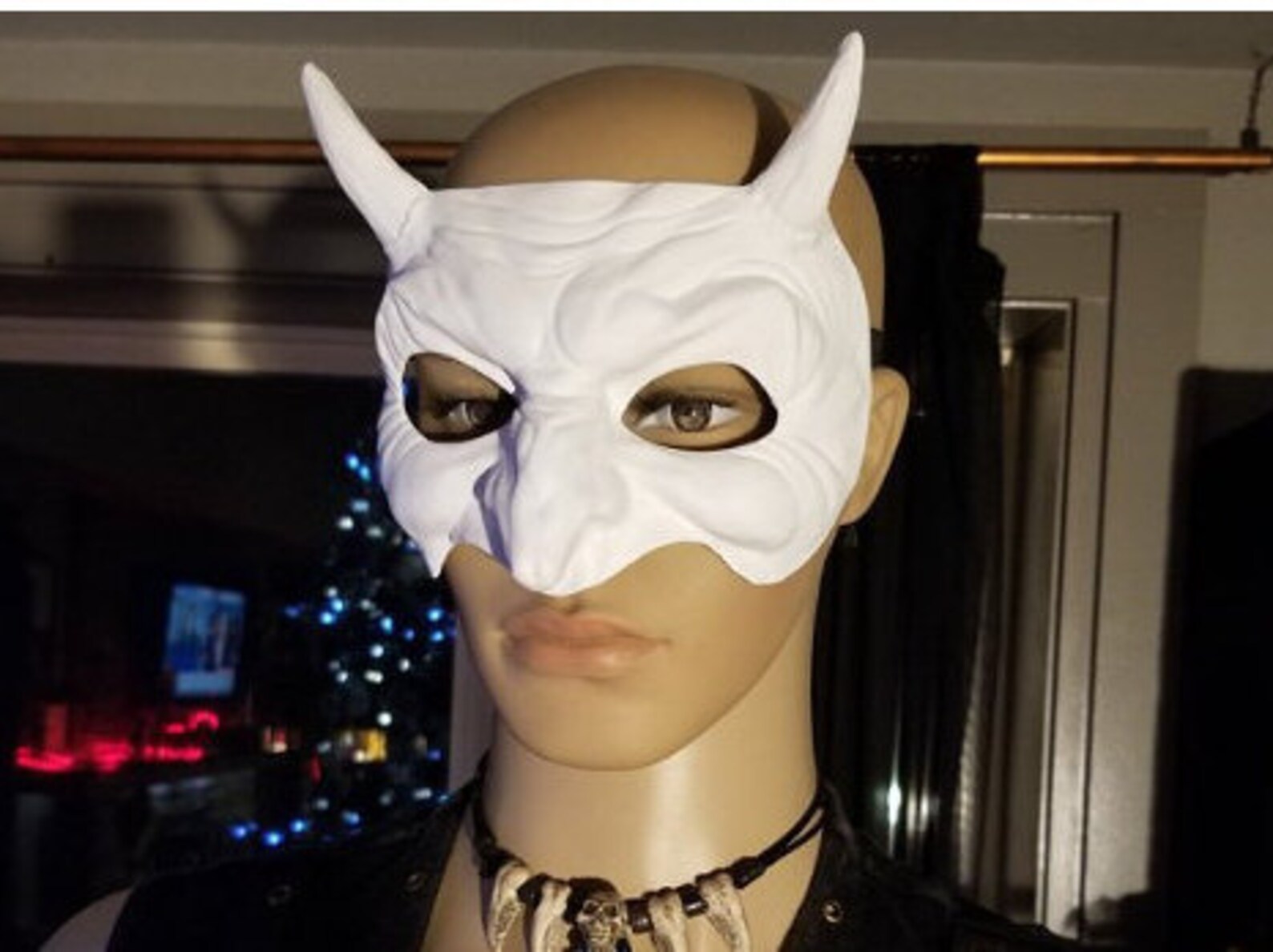 Юбилей демона. Крутой костюм с рожками. Маска дьявольского гоблина. Карнавальная маска с рогами. Демон маскарад.