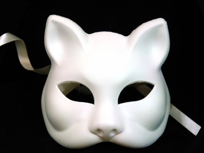 Квадробика без маски. Маска кота квадробика. Маска кошки белая пластиковая. Маска карнавальная кота белая. Маска белого кота.