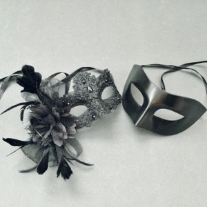 Women’s Mens Black Masquerade ball Lace feathers Eye Mask