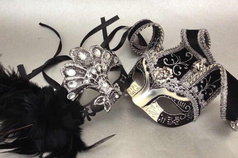 Venetian Masquerade Ball Jolly Jester Ostrich Feather Couple Mask Wedding Party
