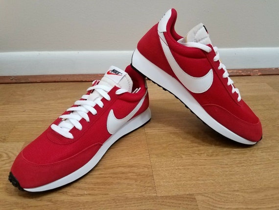 red nike tailwind 79