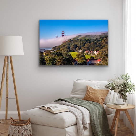 カヴァロポイントとゴールデンゲートブリッジの霧のかかった朝の