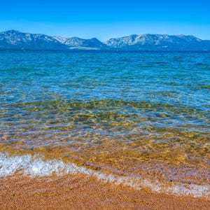 Lake Tahoe Wandkunst, Malerische See Fotografie, Lebendiges kristallklares Wasser, Natur Landschaft Druck, Gelassenes Wohnkultur, Minimalistische Natur Kunst