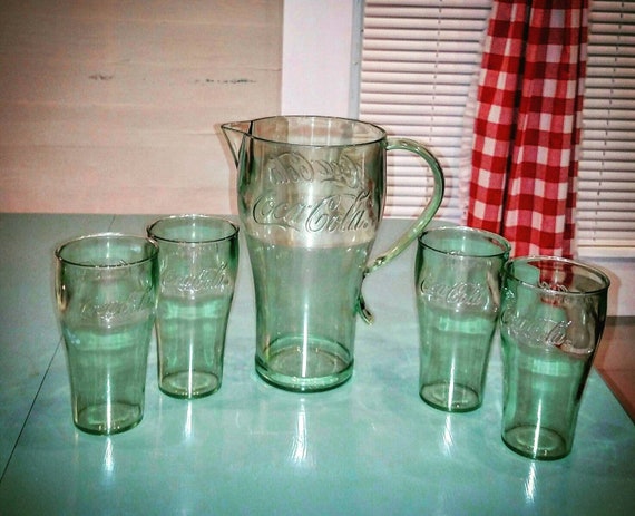 clear plastic drinking glasses