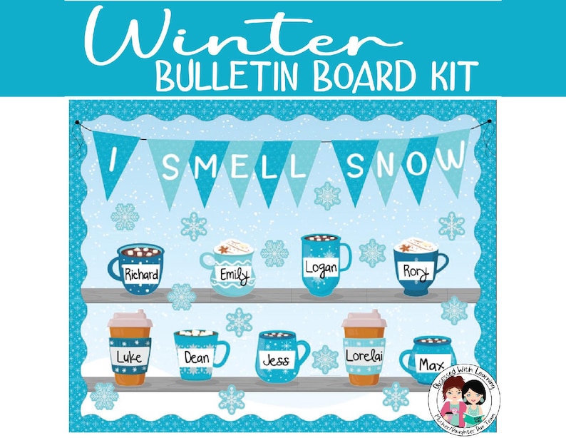 Pu&ograve; includere: Un kit per bacheca a tema invernale con un motivo a fiocco di neve blu e bianco. Il kit include uno striscione che dice "I Smell Snow" e diversi ritagli di tazze con nomi scritti su di esse.