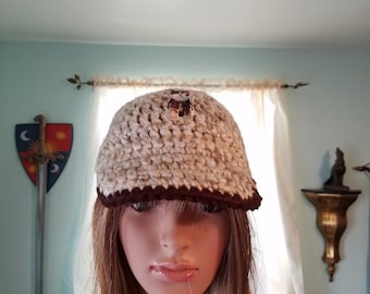 hand crocheted variegated brown baseball cap with cat applique