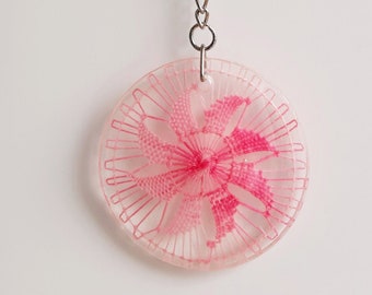 Round Pink Resin Keychain | Handmade Keyring with Vibrant Nanduti | Stylish Accessory | Gift Idea