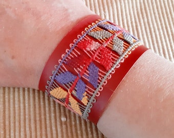 Maroon Leather Bracelet For Women With Ñandutí Lace